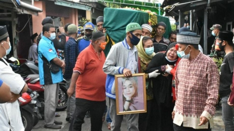 Dinda Amelia Korban Sriwijaya Air Dimakamkan, Kubu Raya Berduka