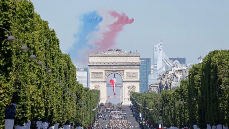 Prancis Rayakan Hari Bastille dengan Parade Militer
