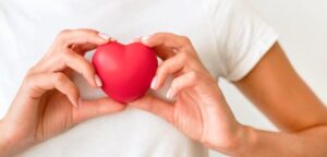 https: img.okezone.com content 2022 07 15 481 2630190 jaga-kesehatan-jantung-lakukan-5-hal-sederhana-ini-setiap-hari-7QsFdus5ng.JPG